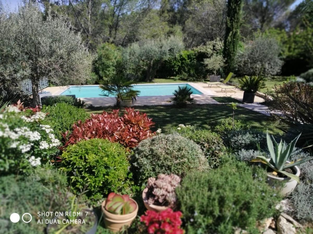 Proche Uzes Petit Gite Avec Grande Cuisine D'Ete Et Piscine Saint-Siffret Zewnętrze zdjęcie