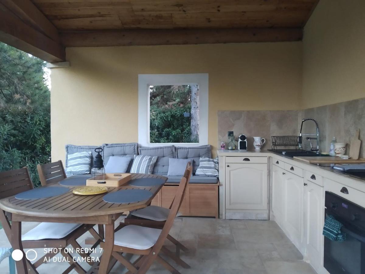 Proche Uzes Petit Gite Avec Grande Cuisine D'Ete Et Piscine Saint-Siffret Zewnętrze zdjęcie